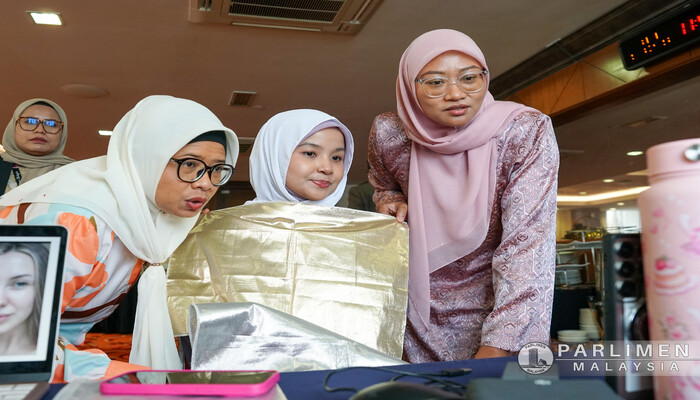 PROGRAM ANALISIS WARNA DAN PENAMPILAN DIRI