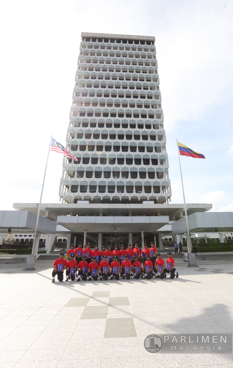 majlis-tamat-latihan-kawad-skuad-guard-turn-out--gto--bahagian-keselamatan-parlimen-malaysia-bertempat-di-dataran-parlimen-malaysia